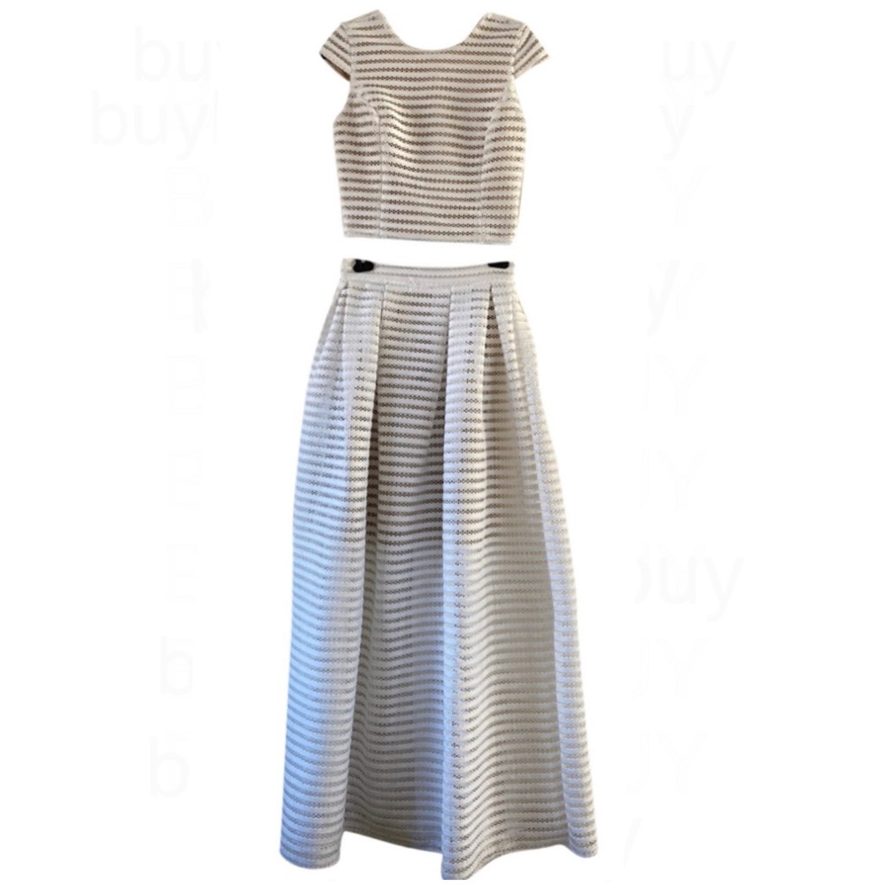 Issue New York White Two-Piece Crop Top Maxi Skirt Set S Flaw